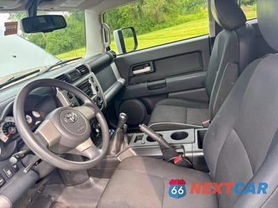 Zdjęcie 6 z 10 samochodu: 2010 TOYOTA FJ CRUISER VIN:JTEBU4BF4AK098411 - miniatura