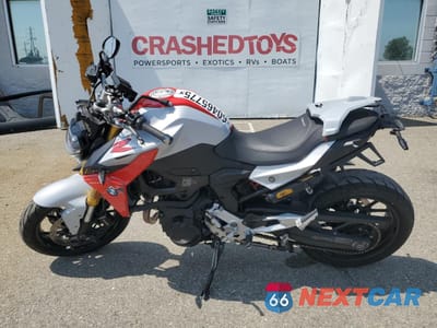 Trzecie zdjęcie samochodu z tyłu: 2021 BMW F 900 R VIN:WB10K1304M6E05230 - miniatura