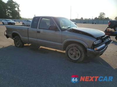 Czwarte zdjęcie samochodu z boku: 2003 CHEVROLET S TRUCK S10 VIN:1GCCS19X438174477 - miniatura