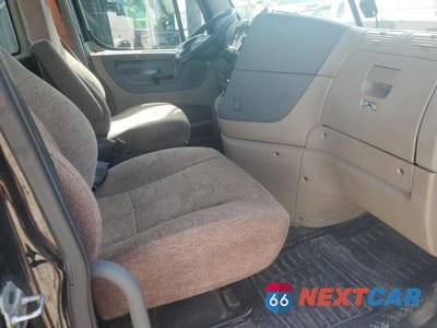 Piąte zdjęcie samochodu w środku: 2017 FREIGHTLINER CASCADIA 125 VIN:1FUJGEDR9HLHZ7991 - miniatura