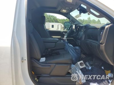 Zdjęcie 11 z 14 samochodu: 2024 CHEVROLET SILVERADO C3500 VIN:1GB3WRE78RF396893 - miniatura