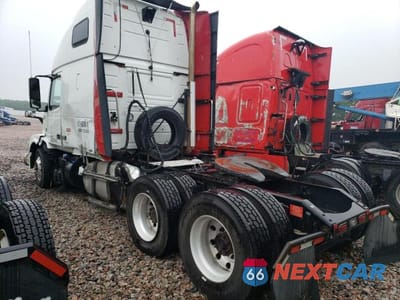 Trzecie zdjęcie samochodu z tyłu: 2018 VOLVO VN VNL VIN:4V4NC9EH3JN884671 - miniatura