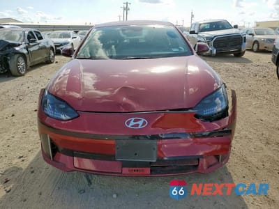 Piąte zdjęcie samochodu w środku: 2023 HYUNDAI IONIQ 6 SEL VIN:KMHM34AA8PA046649 - miniatura