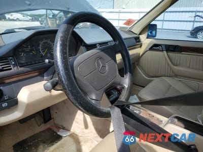 Zdjęcie 8 z 12 samochodu: 1994 MERCEDES-BENZ E 420 VIN:WDBEA34E0RC106131 - miniatura