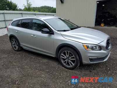 Czwarte zdjęcie samochodu z boku: 2017 VOLVO V60 CROSS COUNTRY PREMIER VIN:YV440MWK3H1039525 - miniatura