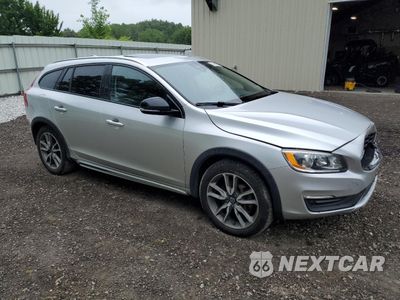 Czwarte zdjęcie samochodu z boku: 2017 VOLVO V60 CROSS COUNTRY PREMIER VIN:YV440MWK3H1039525 - miniatura