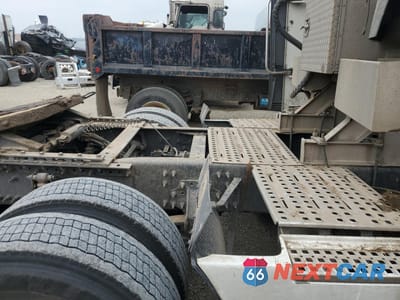 Zdjęcie 6 z 10 samochodu: 2024 VOLVO VNL SEMI TRUCK VIN:4V4NC9EJ1RN633128 - miniatura