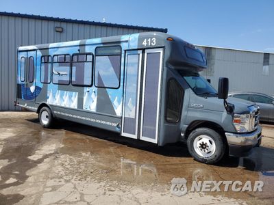 Czwarte zdjęcie samochodu z boku: 2022 FORD ECONOLINE E450 SUPER DUTY CUTAWAY VAN VIN:1FDFE4FN6NDC37755 - miniatura