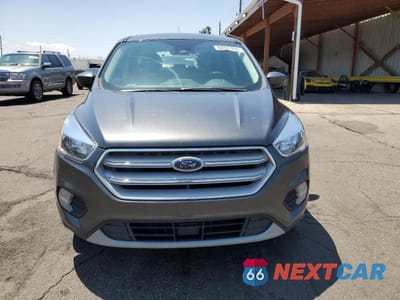 Piąte zdjęcie samochodu w środku: 2019 FORD ESCAPE SE VIN:1FMCU0GD2KUA17383 - miniatura