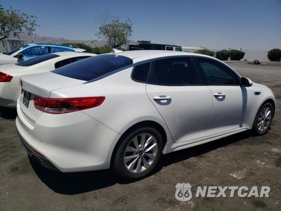 Trzecie zdjęcie samochodu z tyłu: 2018 KIA OPTIMA LX VIN:5XXGT4L32JG263268 - miniatura
