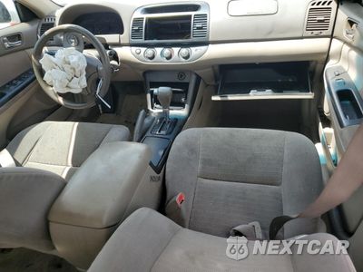 Zdjęcie 8 z 12 samochodu: 2005 TOYOTA CAMRY LE VIN:4T1BF32K25U606533 - miniatura