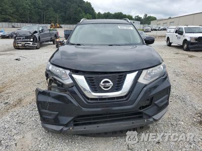 Piąte zdjęcie samochodu w środku: 2017 NISSAN ROGUE S VIN:KNMAT2MT6HP550477 - miniatura