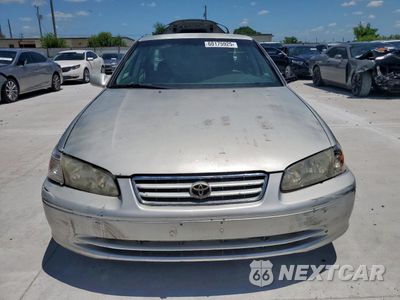 Piąte zdjęcie samochodu w środku: 2001 TOYOTA CAMRY CE VIN:4T1BG22K61U079209 - miniatura