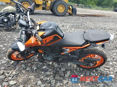 Trzecie zdjęcie samochodu z tyłu: 2023 KTM 200 DUKE VIN:MD2JPC404PC025949 - miniatura