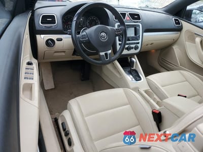 Zdjęcie 8 z 12 samochodu: 2015 VOLKSWAGEN EOS KOMFORT VIN:WVWBW8AH8FV005579 - miniatura