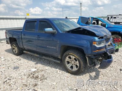 Czwarte zdjęcie samochodu z boku: 2017 CHEVROLET SILVERADO K1500 LT VIN:3GCUKREC0HG494399 - miniatura