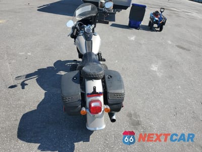 Czwarte zdjęcie samochodu z boku: 2018 HARLEY-DAVIDSON FLHCS HERITAGE CLASSIC 114 VIN:1HD1YBK16JC052679 - miniatura