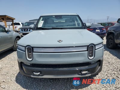 Piąte zdjęcie samochodu w środku: 2022 RIVIAN R1T ADVENTURE VIN:7FCTGAAA8NN011533 - miniatura