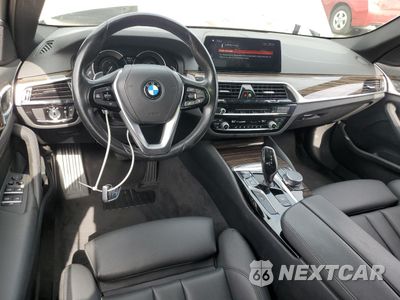 Zdjęcie 8 z 15 samochodu: 2019 BMW 530E VIN:WBAJA9C5XKB398545 - miniatura