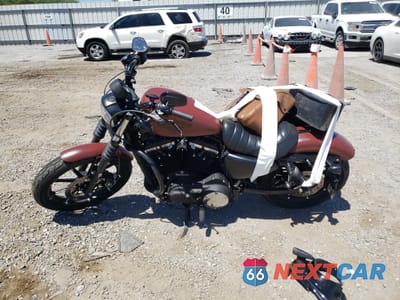 Trzecie zdjęcie samochodu z tyłu: 2017 HARLEY-DAVIDSON XL883 IRON 883 VIN:1HD4LE212HC413302 - miniatura