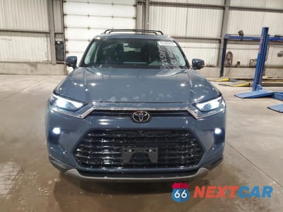 Piąte zdjęcie samochodu w środku: 2024 TOYOTA GRAND HIGHLANDER XLE VIN:5TDACAB54RS000118 - miniatura