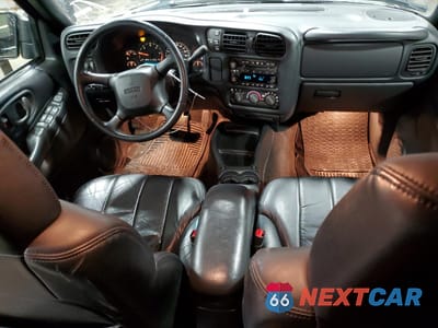 Zdjęcie 8 z 12 samochodu: 2004 GMC SONOMA VIN:1GTDT13X74K146672 - miniatura