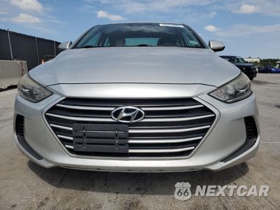 Piąte zdjęcie samochodu w środku: 2017 HYUNDAI ELANTRA SE VIN:5NPD84LF4HH109402 - miniatura
