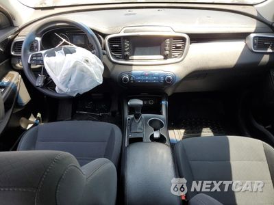 Zdjęcie 8 z 14 samochodu: 2019 KIA SORENTO L VIN:5XYPG4A35KG510089 - miniatura