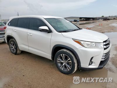 Czwarte zdjęcie samochodu z boku: 2018 TOYOTA HIGHLANDER LE VIN:5TDZZRFH2JS245962 - miniatura