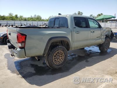 Trzecie zdjęcie samochodu z tyłu: 2023 TOYOTA TACOMA DOUBLE CAB VIN:3TMCZ5ANXPM580620 - miniatura