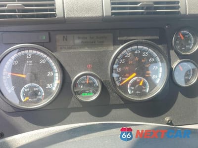 Zdjęcie 8 z 10 samochodu: 2017 FREIGHTLINER CASCADIA 125 VIN:1FUJGEDR9HLHZ7991 - miniatura