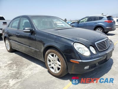 Czwarte zdjęcie samochodu z boku: 2004 MERCEDES-BENZ E 320 VIN:WDBUF65JX4A515560 - miniatura