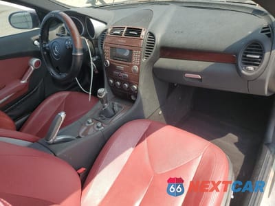 Zdjęcie 8 z 12 samochodu: 2005 MERCEDES-BENZ SLK 350 VIN:WDBWK56F15F049398 - miniatura