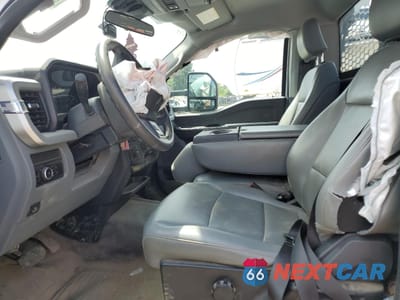 Zdjęcie 7 z 13 samochodu: 2023 FORD F350 SUPER DUTY VIN:1FDRF3HN9PDA18311 - miniatura
