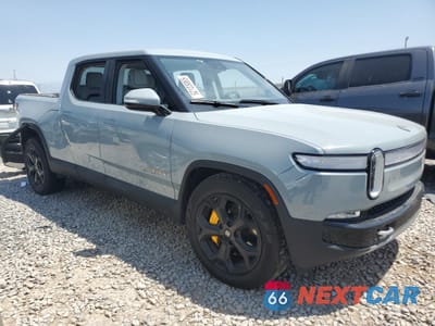 Czwarte zdjęcie samochodu z boku: 2022 RIVIAN R1T ADVENTURE VIN:7FCTGAAA8NN011533 - miniatura