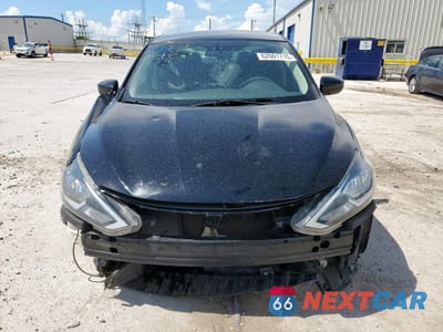 Piąte zdjęcie samochodu w środku: 2018 NISSAN SENTRA S VIN:3N1AB7AP7JY238151 - miniatura
