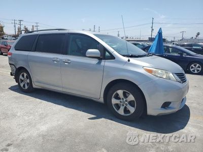 Czwarte zdjęcie samochodu z boku: 2012 TOYOTA SIENNA LE VIN:5TDKK3DC5CS251199 - miniatura
