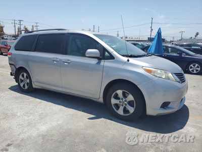 Czwarte zdjęcie samochodu z boku: 2012 TOYOTA SIENNA LE VIN:5TDKK3DC5CS251199 - miniatura