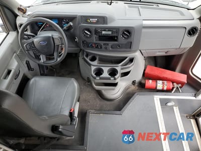 Zdjęcie 8 z 14 samochodu: 2022 FORD ECONOLINE E450 SUPER DUTY CUTAWAY VAN VIN:1FDFE4FN8NDC37756 - miniatura