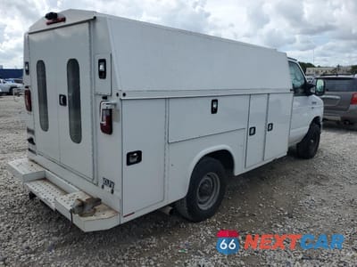Trzecie zdjęcie samochodu z tyłu: 2019 FORD ECONOLINE E350 SUPER DUTY CUTAWAY VAN VIN:1FDWE3F65KDC01599 - miniatura