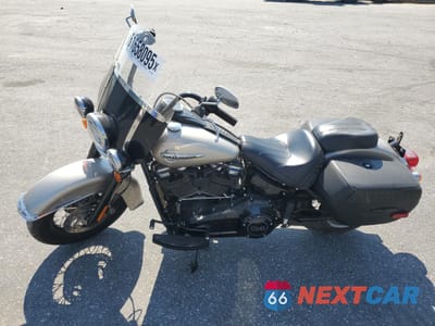 Trzecie zdjęcie samochodu z tyłu: 2018 HARLEY-DAVIDSON FLHCS HERITAGE CLASSIC 114 VIN:1HD1YBK16JC052679 - miniatura
