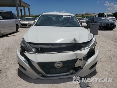Piąte zdjęcie samochodu w środku: 2019 NISSAN ALTIMA S VIN:1N4BL4BV2KN323588 - miniatura