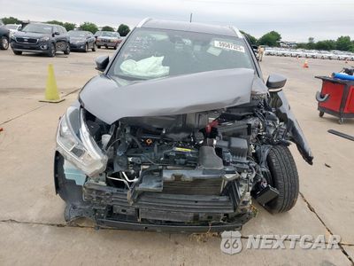 Piąte zdjęcie samochodu w środku: 2018 NISSAN KICKS S VIN:3N1CP5CU7JL535550 - miniatura