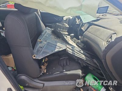 Piąte zdjęcie samochodu w środku: 2019 NISSAN ROGUE S VIN:KNMAT2MV7KP543031 - miniatura