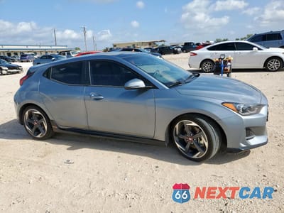 Czwarte zdjęcie samochodu z boku: 2020 HYUNDAI VELOSTER TURBO VIN:KMHTH6AB5LU028748 - miniatura