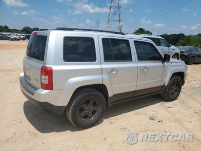 Trzecie zdjęcie samochodu z tyłu: 2014 JEEP PATRIOT LATITUDE VIN:1C4NJPFBXED604384 - miniatura