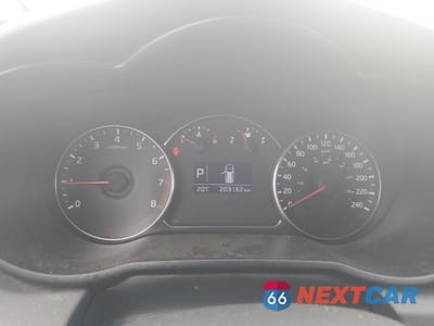 Zdjęcie 9 z 14 samochodu: 2014 KIA RONDO VIN:KNAHT8A33E7018392 - miniatura