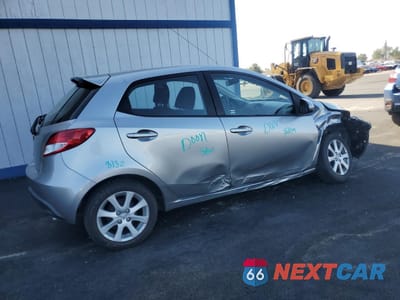Trzecie zdjęcie samochodu z tyłu: 2011 MAZDA MAZDA2 VIN:JM1DE1HZ3B0103735 - miniatura