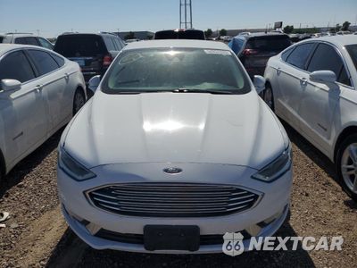 Piąte zdjęcie samochodu w środku: 2017 FORD FUSION SE HYBRID VIN:3FA6P0LU2HR409302 - miniatura