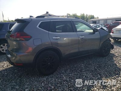 Trzecie zdjęcie samochodu z tyłu: 2018 NISSAN ROGUE S VIN:5N1AT2MV8JC743434 - miniatura